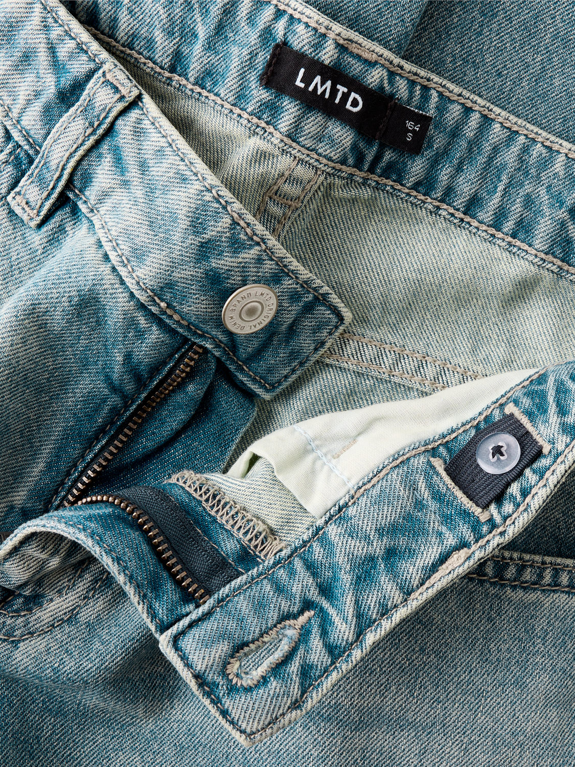 model_shot-front_full